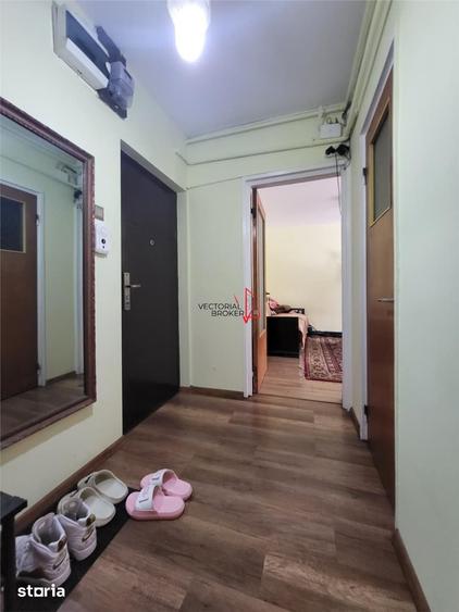 Apartament cu 3 camere decomandat în Titan