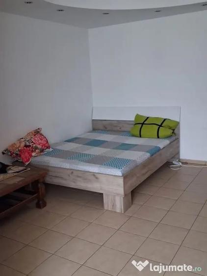 Garsonieră în Apărătorii Patriei