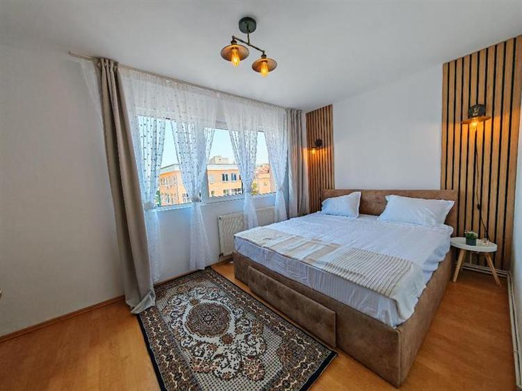 Apartament cu 3 camere semidecomandat, mobilat în Astra