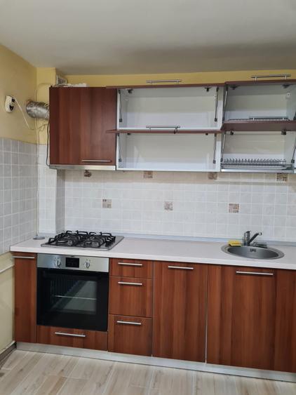 Garsonieră decomandată, mobilată în Vitan Mall