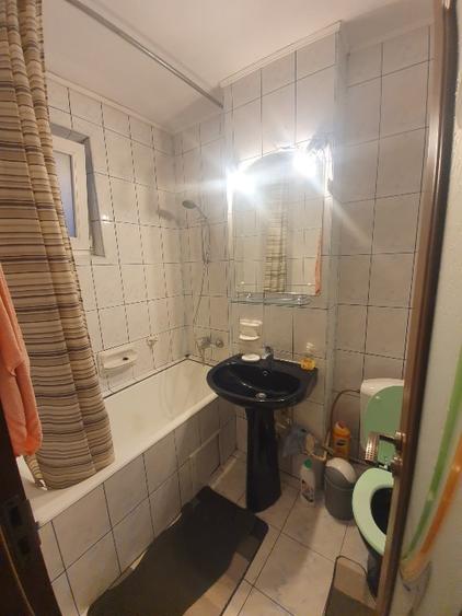 Apartament cu 2 camere decomandat în Podu Roș
