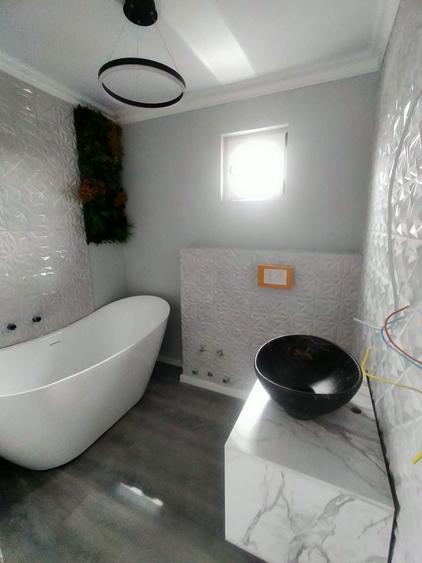 Apartament cu 4 camere decomandat în Exterior Vest