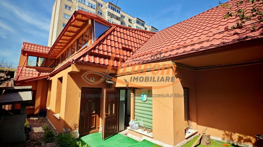 Casă individuală cu 10 camere cu Canalizare în Calea București