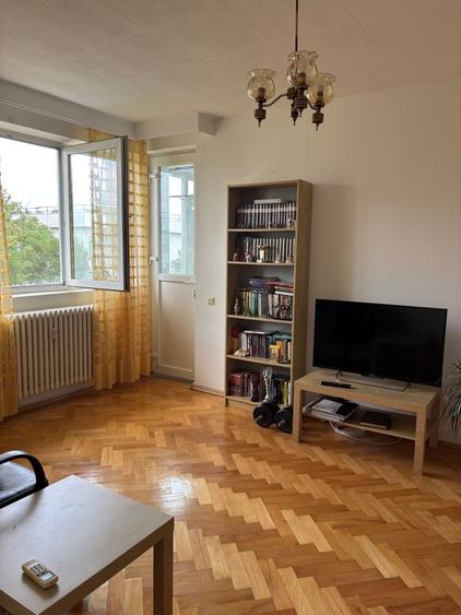 Apartament cu 3 camere semidecomandat în Drumul Taberei