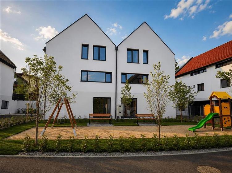 Duplex cu 5 camere cu Canalizare în Bună Ziua