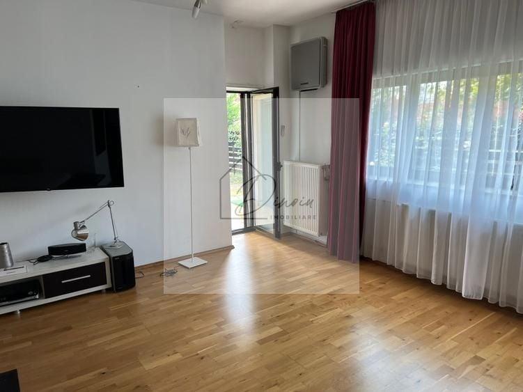 Apartament cu 3 camere decomandat, mobilat în Iancu Nicolae