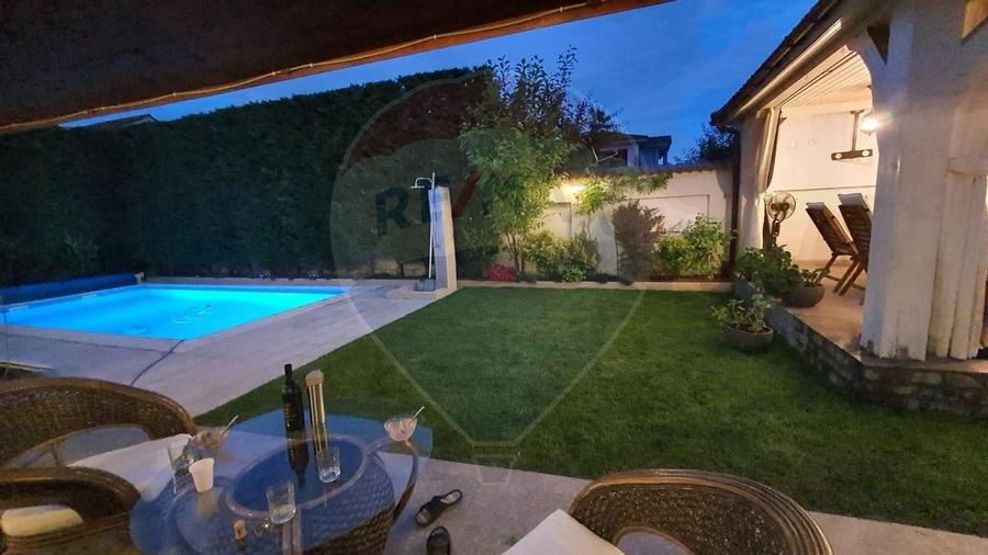 Casă individuală cu 5 camere cu Piscina în Vest