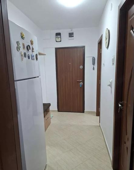 Apartament cu 2 camere semidecomandat, mobilat în Tomis Nord