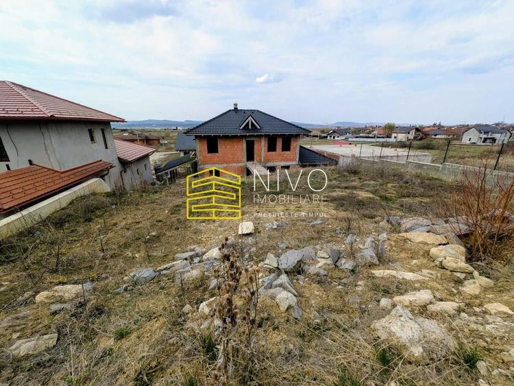 Casă individuală cu 6 camere cu Teren 821 Mp în Ernei