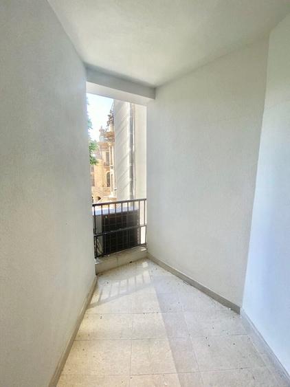 Apartament cu 3 camere decomandat, mobilat în Calea Victoriei