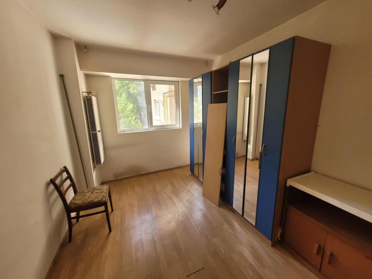 Apartament cu 3 camere decomandat în Sebastian