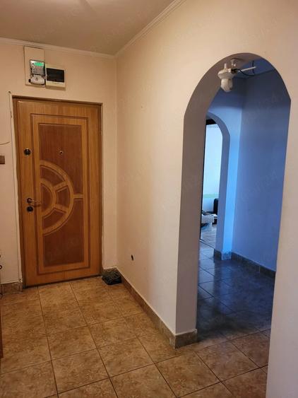 Apartament cu 4 camere decomandat în Prundu