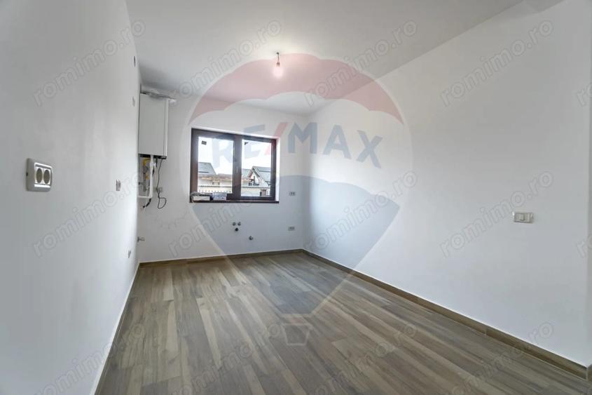 Casă cu 8 camere cu Teren 500 Mp în Tărlungeni