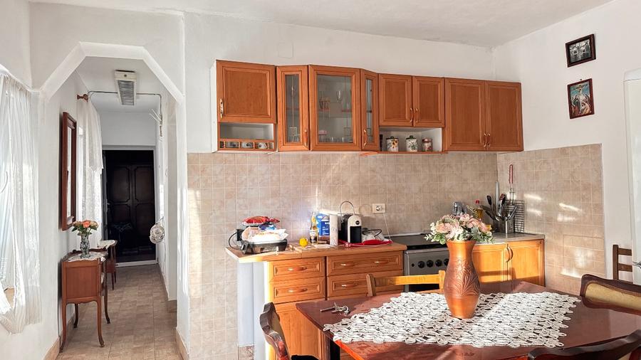 Casă individuală cu 5 camere cu Teren 1200 Mp în Ghidici