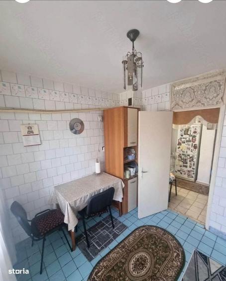 Apartament cu 2 camere decomandat în Craiovița Nouă