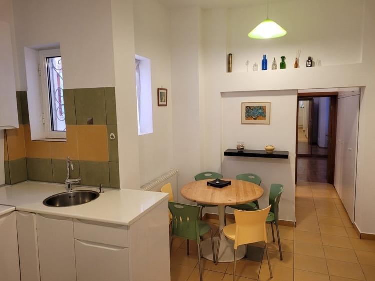 Apartament cu 4 camere decomandat, mobilat în Vitan Mall