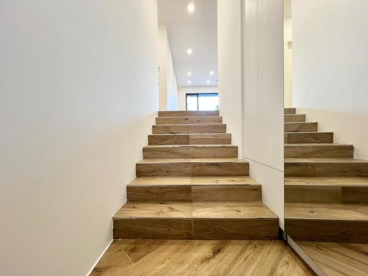 Apartament cu 4 camere, mobilat în Dacia