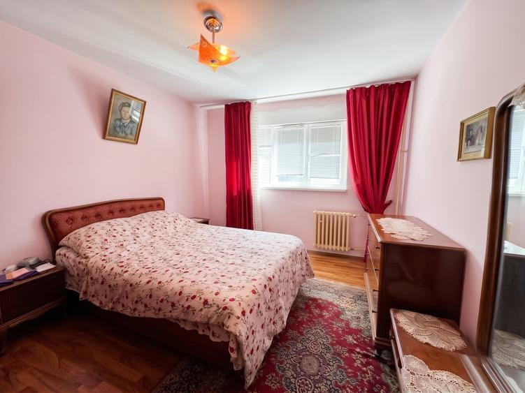 Apartament cu 4 camere semidecomandat în Drumul Taberei