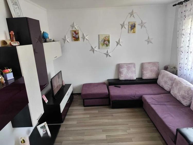 Apartament cu 3 camere, mobilat în Poarta 6