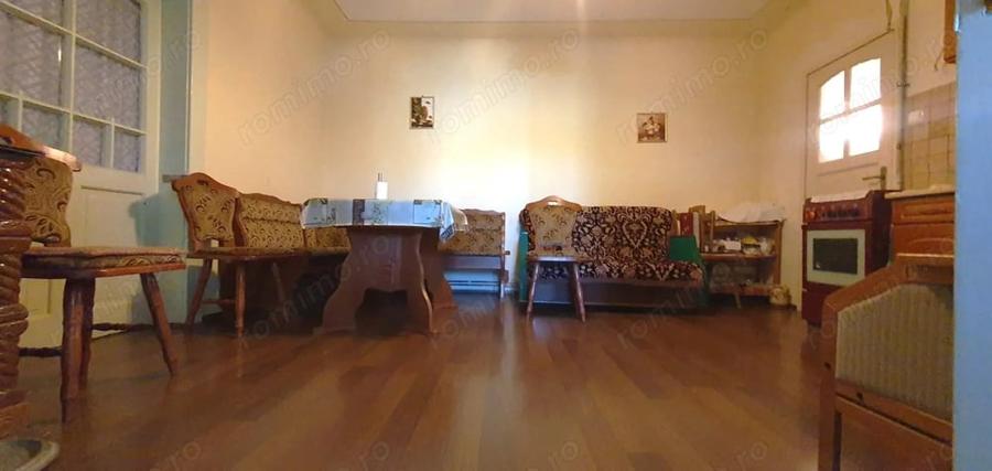 Casă cu 3 camere cu Teren 2568 Mp în Luna