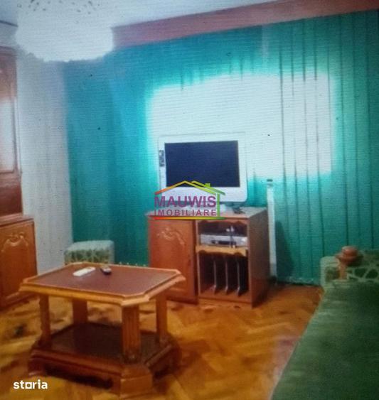 Apartament cu 3 camere decomandat în Vitan
