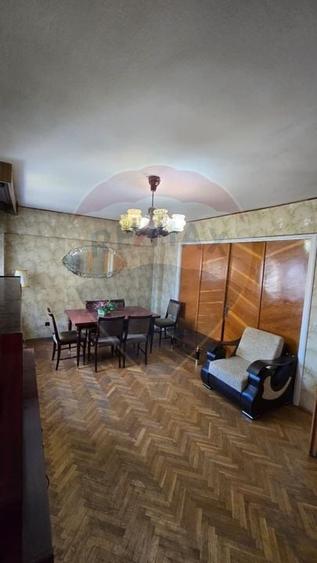 Apartament cu 4 camere decomandat în Ultracentral