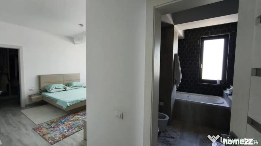 Apartament cu 4 camere decomandat în Est