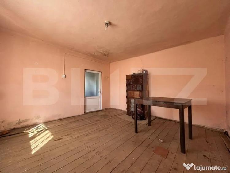 Casă cu 2 camere cu Teren 1100 Mp în Mica