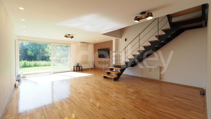 Duplex cu 6 camere cu Piscina în Iancu Nicolae