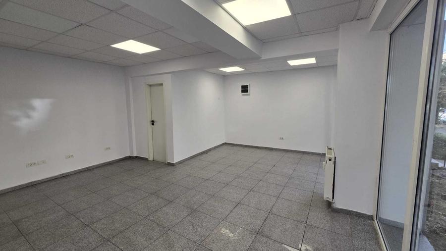 Spațiu comercial, de 35 mp, în Decebal