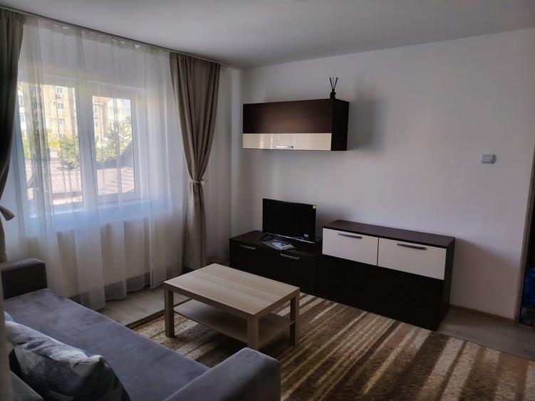 Apartament cu 2 camere semidecomandat în Micro 6