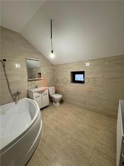 Casă individuală cu 5 camere cu Canalizare în Stâlpu