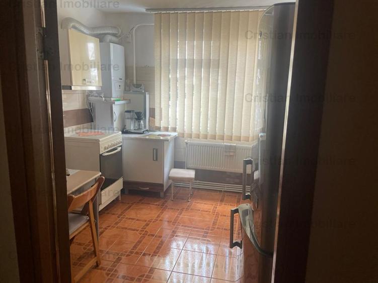 Apartament cu 4 camere semidecomandat în Hipodrom