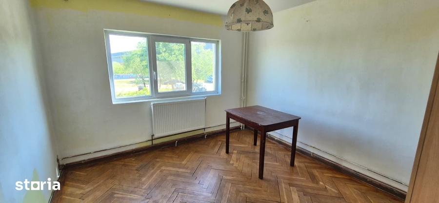 Apartament cu 3 camere decomandat în Alfa