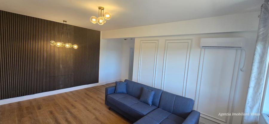 Apartament cu 4 camere decomandat în Central
