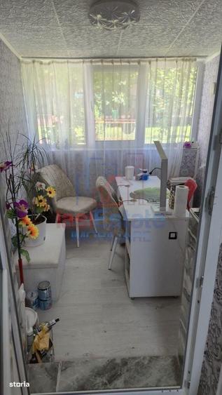 Apartament cu 3 camere decomandat în Podu Roș