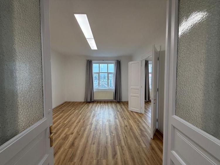 Apartament cu 4 camere în Central