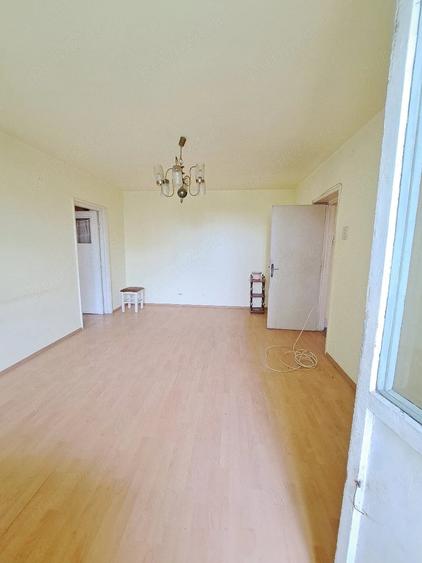 Apartament cu 3 camere semidecomandat în Funcționarilor