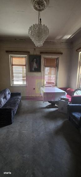 Casă cu 4 camere în Central