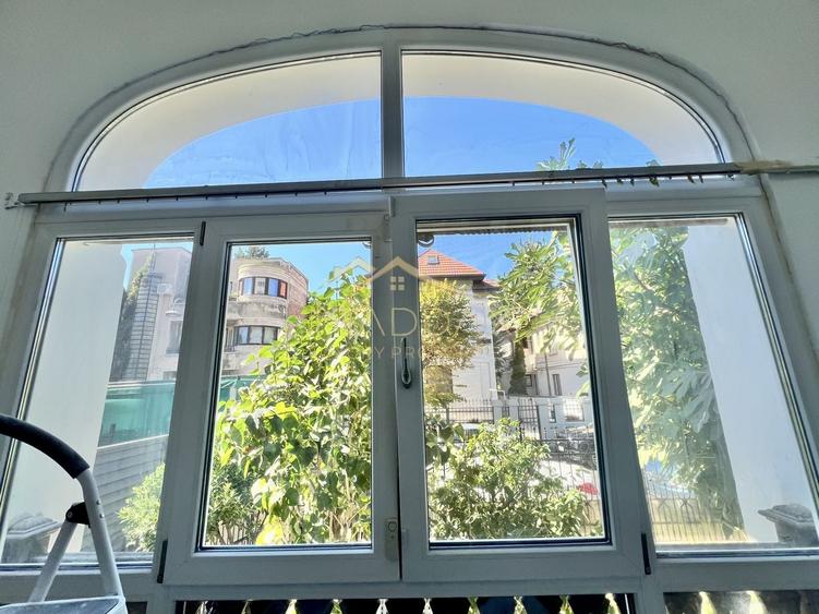 Casă individuală cu 6 camere cu Canalizare în Capitale