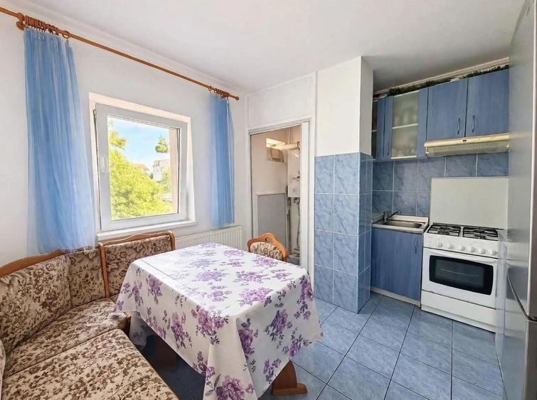 Apartament cu 3 camere semidecomandat în Șagului