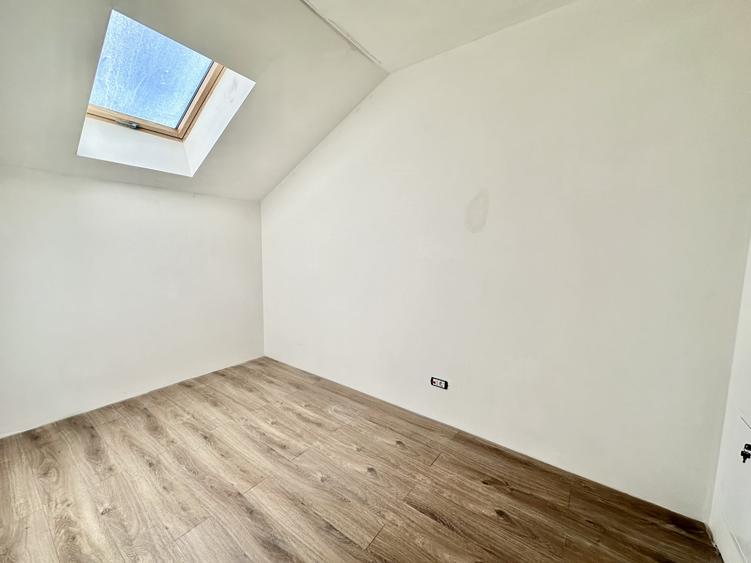Duplex cu 4 camere cu Canalizare în Moșnița Veche