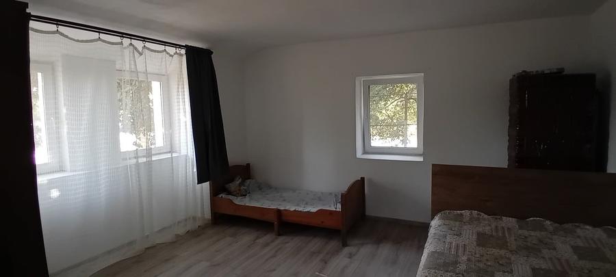 Casă individuală cu 3 camere cu Canalizare în Parța