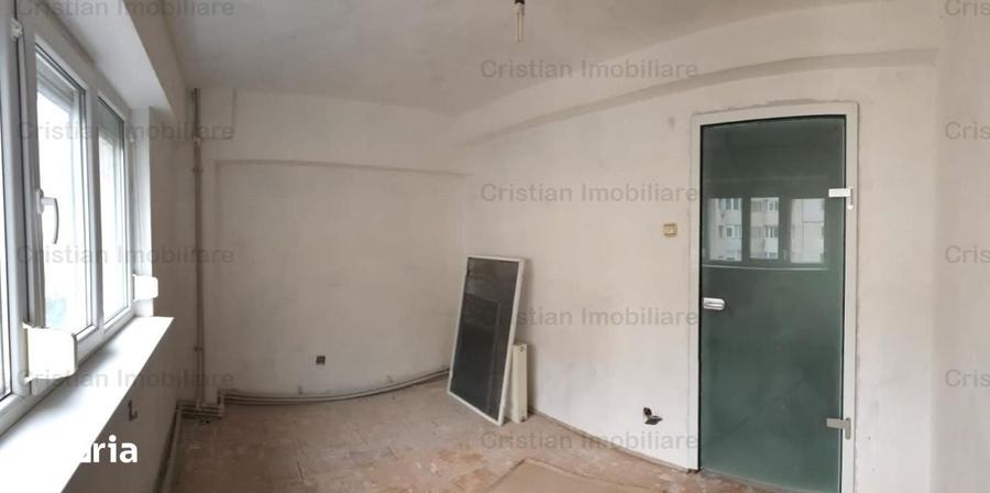 Apartament cu 4 camere decomandat în Republicii