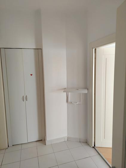 Apartament cu 6 camere decomandat, mobilat în Victoriei