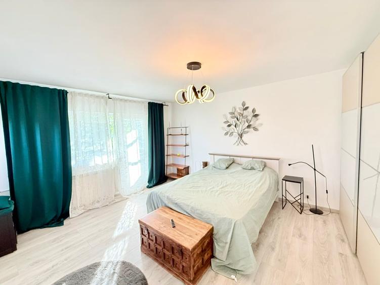 Apartament cu 3 camere semidecomandat în Băneasa