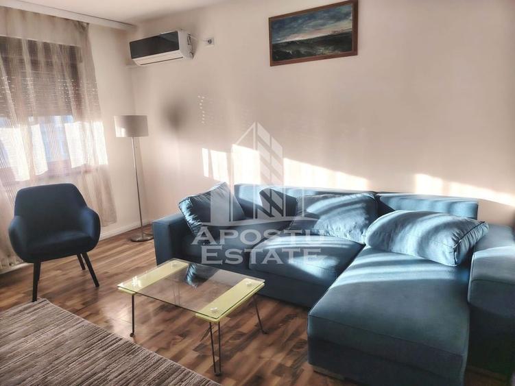 Apartament cu 3 camere decomandat, mobilat în P-ța Unirii