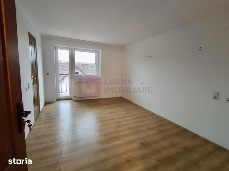 Casă cu 7 camere cu Teren 1540 Mp în Turnișor