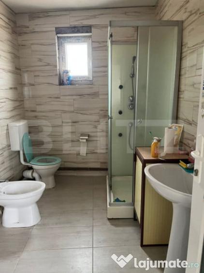 Casă cu 7 camere cu Teren 564 Mp în Central