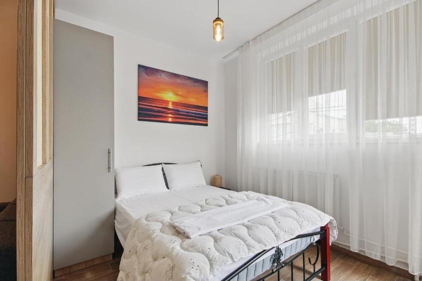 Apartament cu 3 camere semidecomandat în Titulescu